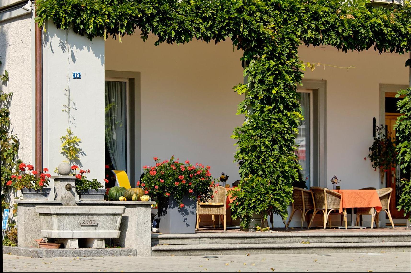 Hotel Beausite Budget Unterseen Exterior foto